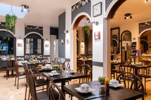 Hotels Grand Hotel De Paris : photos des chambres