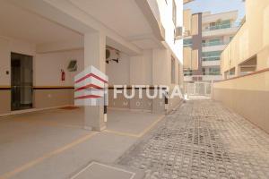 Apartamento de 02 dormitórios a 350 metros do mar LA052E