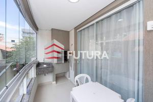 Apartamento de 02 dormitórios a 350 metros do mar LA052E