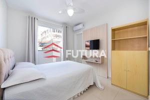 Apartamento de 02 dormitórios a 350 metros do mar LA052E
