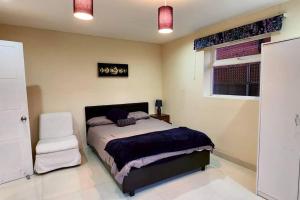 6 Bedroom Spacious villa, Free Parking