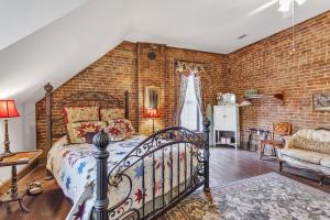 Greer Room at Main Street Bed & Breakfast