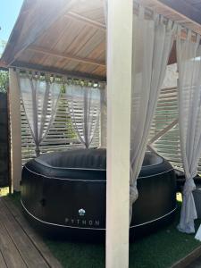 Chalets Le Chalet Pignantais avec option Jacuzzi : photos des chambres