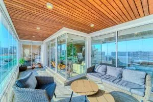 Pacific Retreat 4D con Terraza y Salida a Playa - Yeco