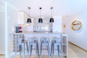 Pacific Retreat 4D con Terraza y Salida a Playa