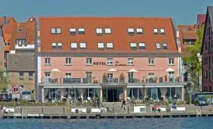 Hotel Am Yachthafen - Ulrichshusen