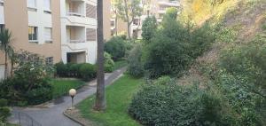 Appartement calme avec piscine Vue mer & montagne