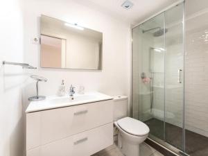 Sunny Apartment in Bica