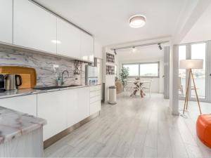 Sunny Apartment in Bica