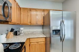 2 BDR with Free Parking! 2M to Broadway!