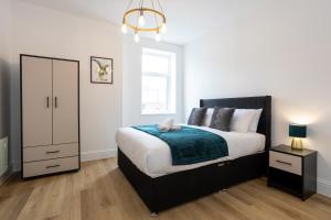 NEW! 5 x Stunning 1-Bed Apartments in Manchester by 53 Degrees Property, Ideal for Long Term, Couples or Business Groups!