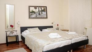 Apartments & Rooms Flowers