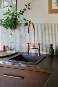 hOMM domek nad jeziorem