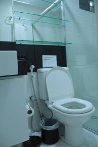 Apto novo de dois qtos próximo à praia com dois WC