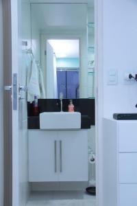 Apto novo de dois qtos próximo à praia com dois WC