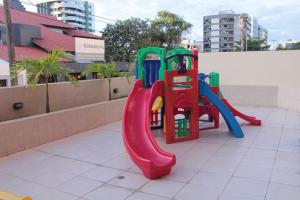 Apto novo de dois qtos próximo à praia com dois WC