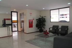 Apto novo de dois qtos próximo à praia com dois WC