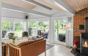 Amazing Home In Væggerløse With Wifi