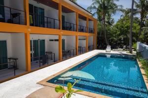 Coastal Oasis - Poolside Retreat