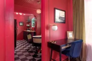 The Swan - Vibrant East Hill Getaway - Navarre