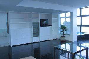 Belo apartamento de cobertura de frente para o mar
