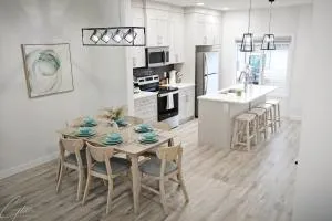 Exquisite Oasis With 3 King Beds,Airport,Disney - Ледюк