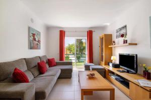 T2 Encosta São José by Gabi Miguel