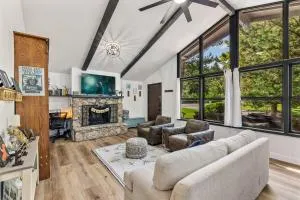 Harry Potters Hideaway- Walking distance to golf course, food, coffee, shops, ice cream, athletic club and more! - East Flagstaff