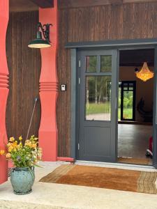 Ülase Riverside Lodge Sleeps 20 and Optional Smoke Sauna