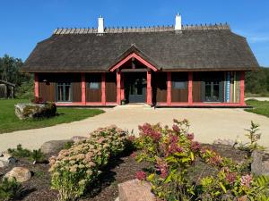 Ülase Riverside Lodge, Rural Retreat for 20 Guests, Private Smoke Sauna Available, Estonia