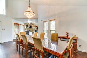 Deck, Putting Green and Views Albuquerque Oasis