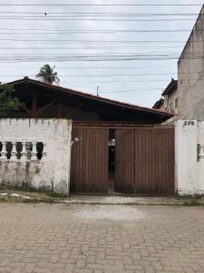 Casa com quintal à praia