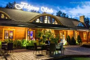 Kompleks rekreacyjno- hotelowo-wypoczynkowy FIRLEJOWE SIOŁO - Sobieszyn