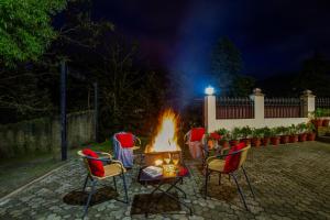 ELIVAAS 3 BHK with Entertainment lounge - The Meadow