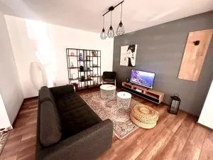 Casa curte interioara, centru - Jucu de Mijloc