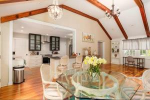 Classy utopian escape near Emory