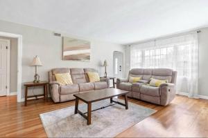 Classy utopian escape near Emory