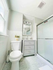 Classy utopian escape near Emory