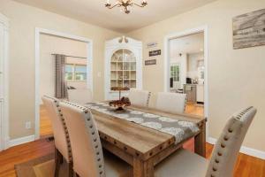 Classy utopian escape near Emory
