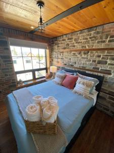 The Lofts #3 - Cozy downtown studio getaway