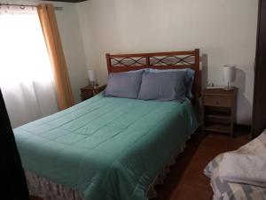 Amplio alojamiento vacacional ubicado a 500 metros de la plaza y a 5 minutos de la ruta del vino