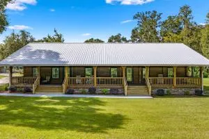 Tranquil Suite with Porch Less Than 2 Mi to Cedar Lakes! - Morriston