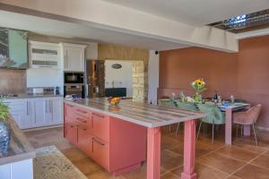 Maisons de vacances Sous le murier - Mas Provencal au coeur des vignes : photos des chambres