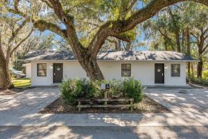 Charming Silver Springs Duplex