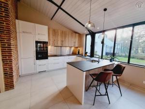 Louez une Maison de Maître pour 11 Pers. à Arneke - Jardin, WiFi et Proche Commerces - FR-1-510-219