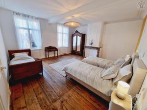Maisons de vacances Maison de maitre avec jardin, baby-foot, proche de Cassel et plages du Nord, tout inclus ! - FR-1-510-220 : photos des chambres