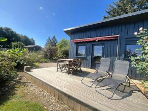 Chalet au calme avec terrasse sur belle propriété