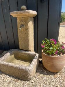 Chalet au calme avec terrasse sur belle propriété