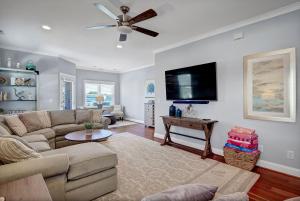 Deja Blue by Sea Scape Properties