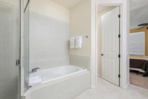 Three-Bedroom Golf View room in Fairway Villas Waikoloa By Outrigger